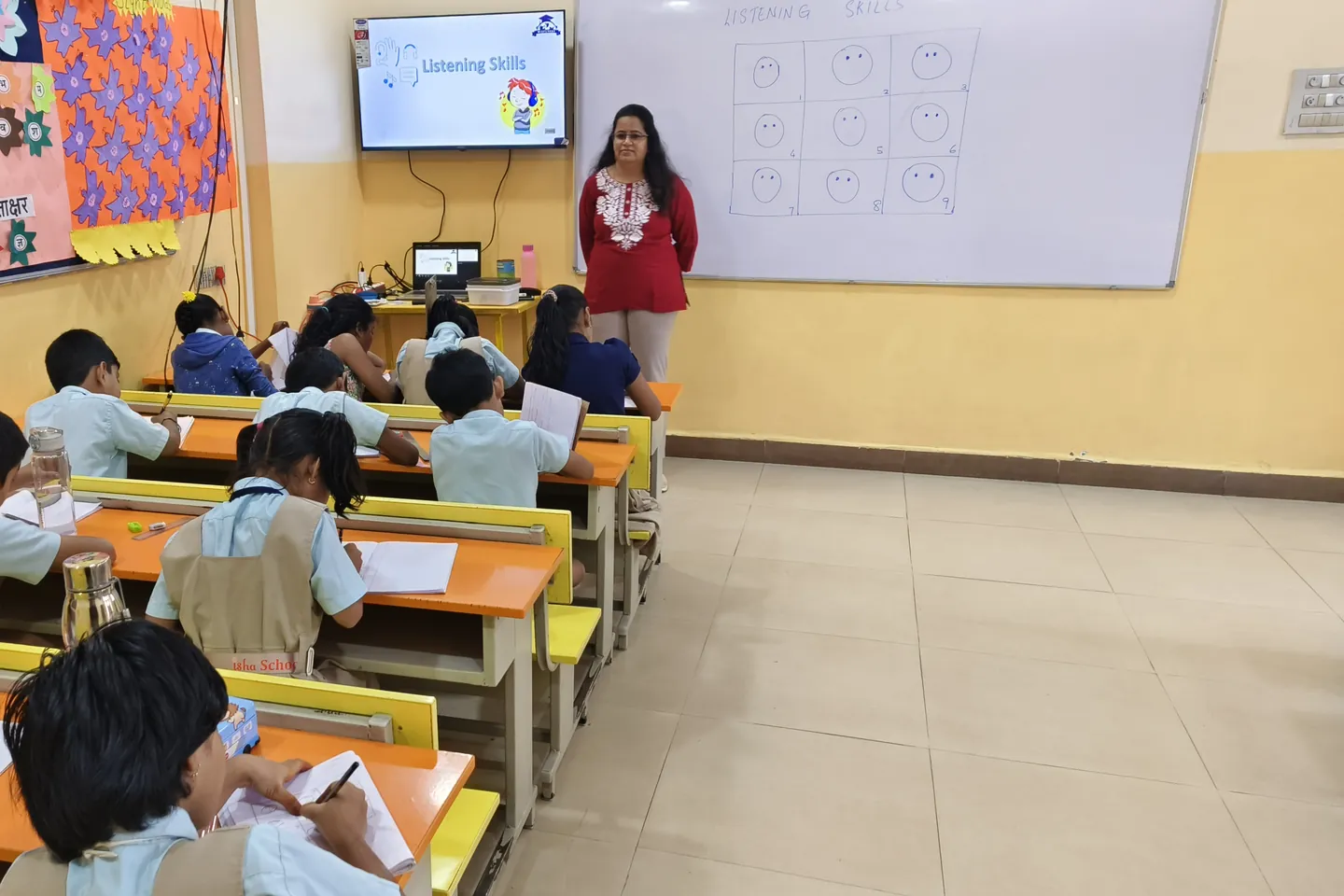 A classroom of school students taking part in a session led by Shruti
